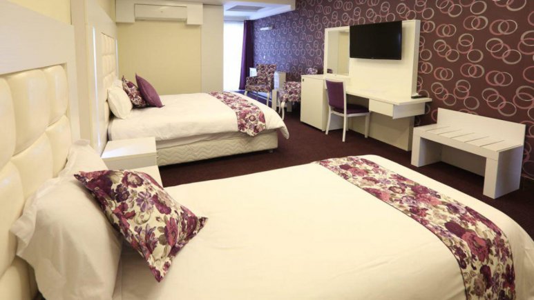 اتاق سه تخته هتل بلوط تهران